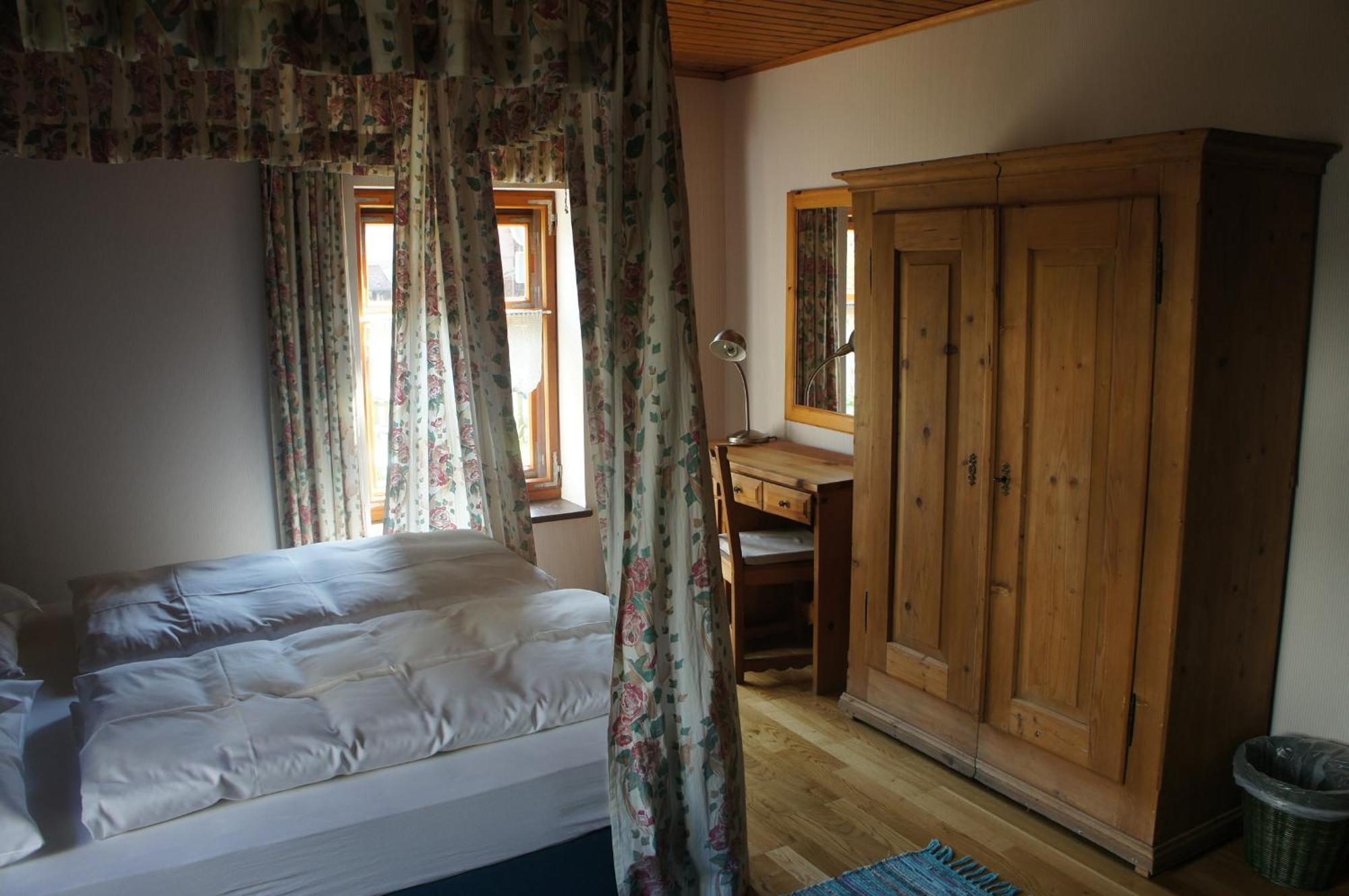 Hotel Schwarzer Adler Erlangen Pokój zdjęcie